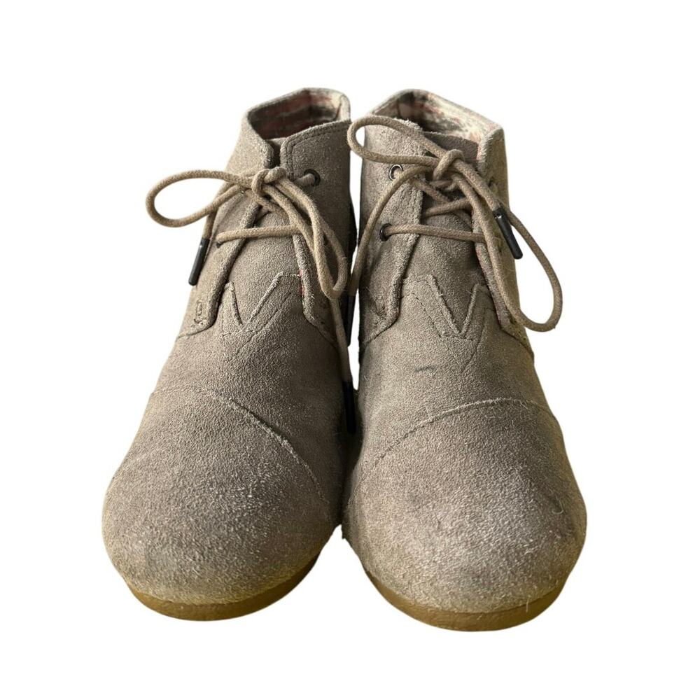 TOMS Suede Lace-Up Wedge Booties Taupe Ankle Boots Women’s Size 9.5 - Picture 3 of 5